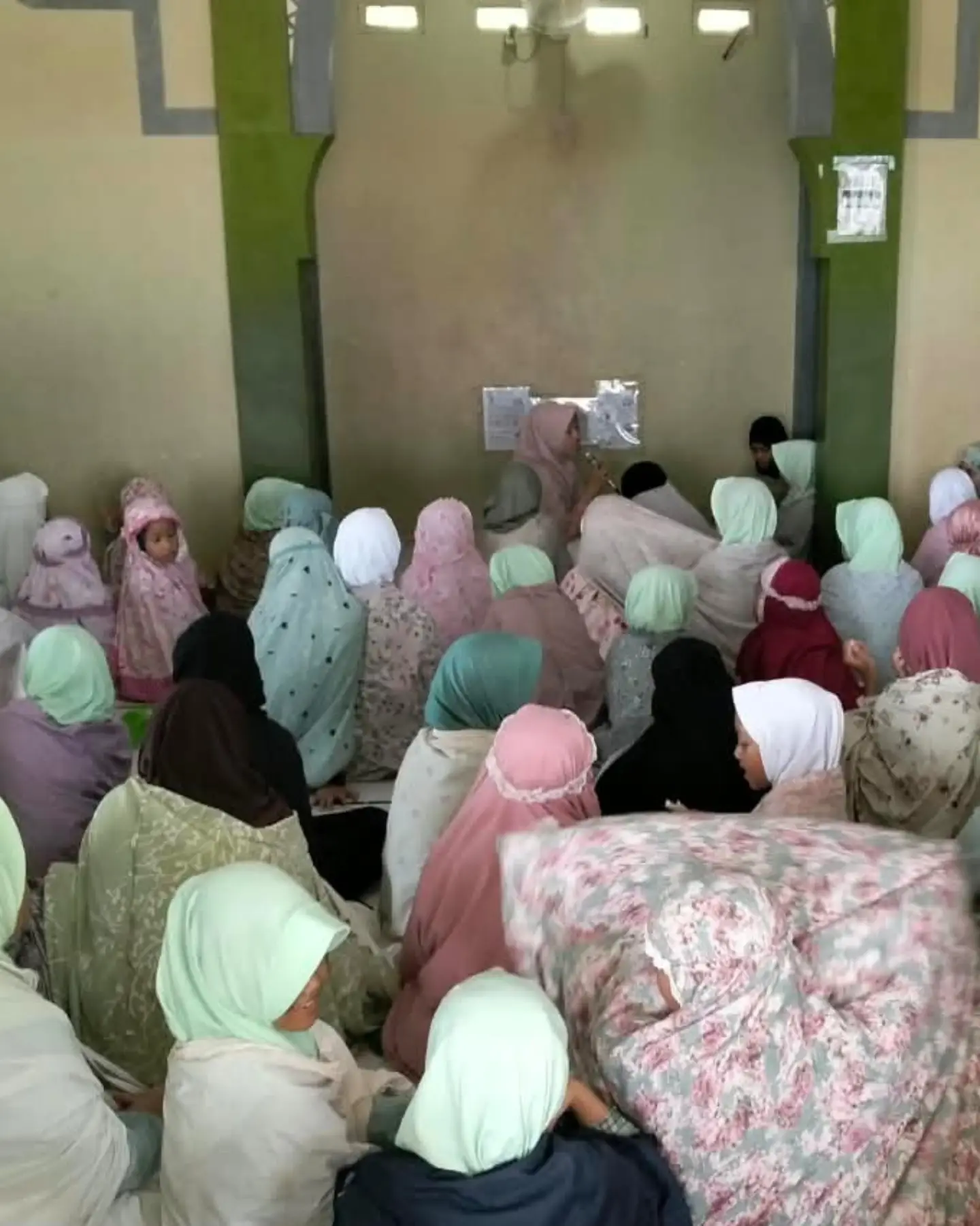 Keputrian: Hijabku Mahkotaku, Akhlakku Jiwaku
